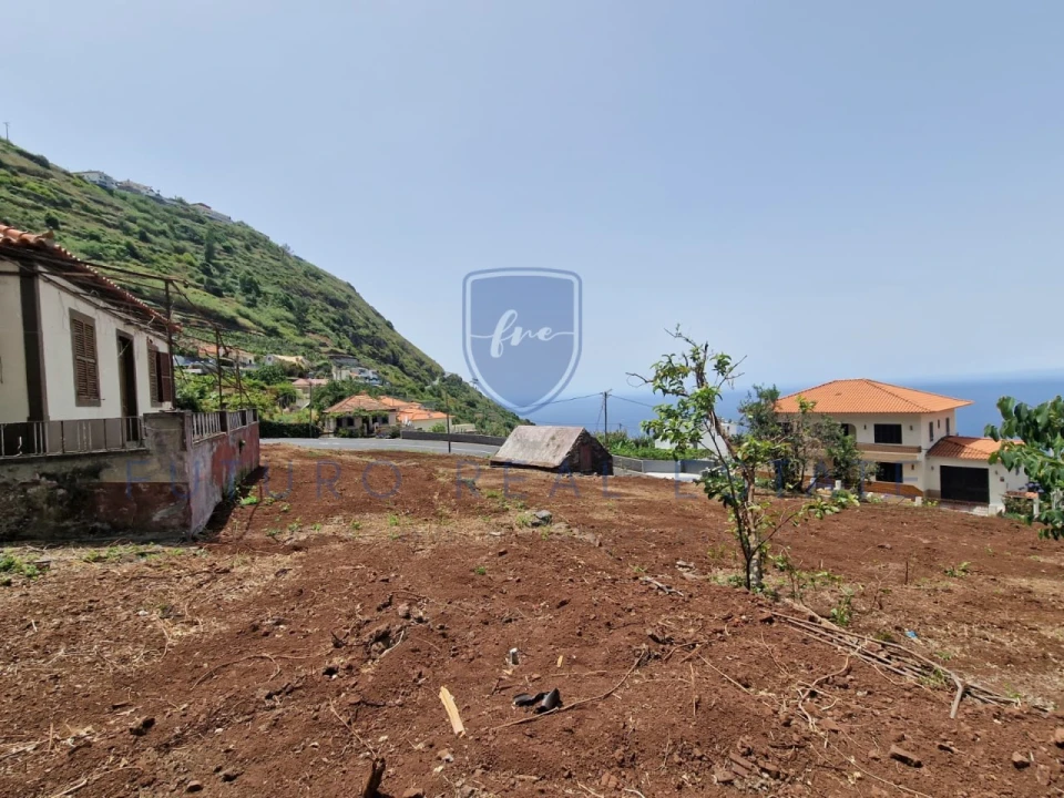 Moradia T3 para Venda em Arco da Calheta Foto 15