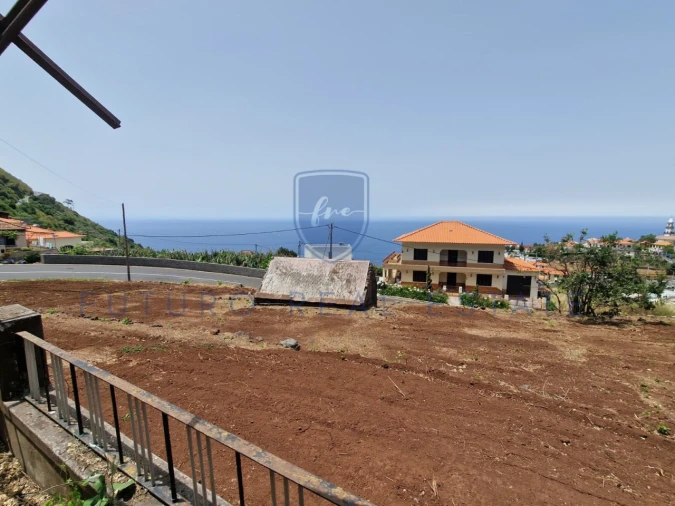 Moradia T3 para Venda em Arco da Calheta Foto 3