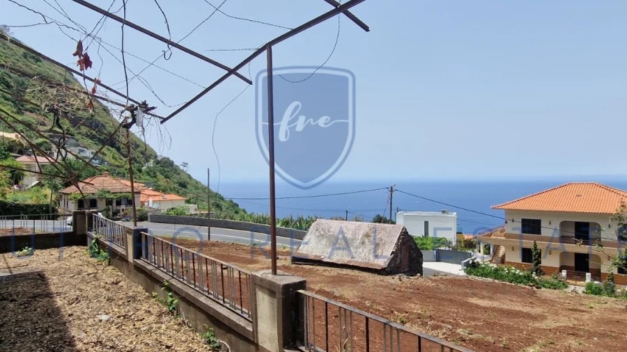 Terreno para Venda em Arco da Calheta
