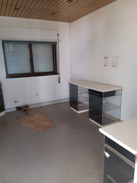 Loja para Arrendamento em Vieira de Leiria