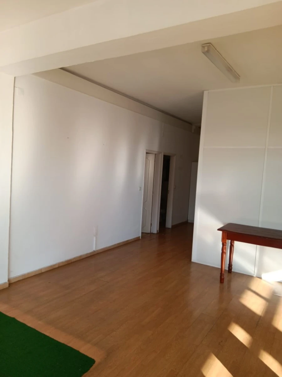 Loja para Arrendamento em Vieira de Leiria Foto 10