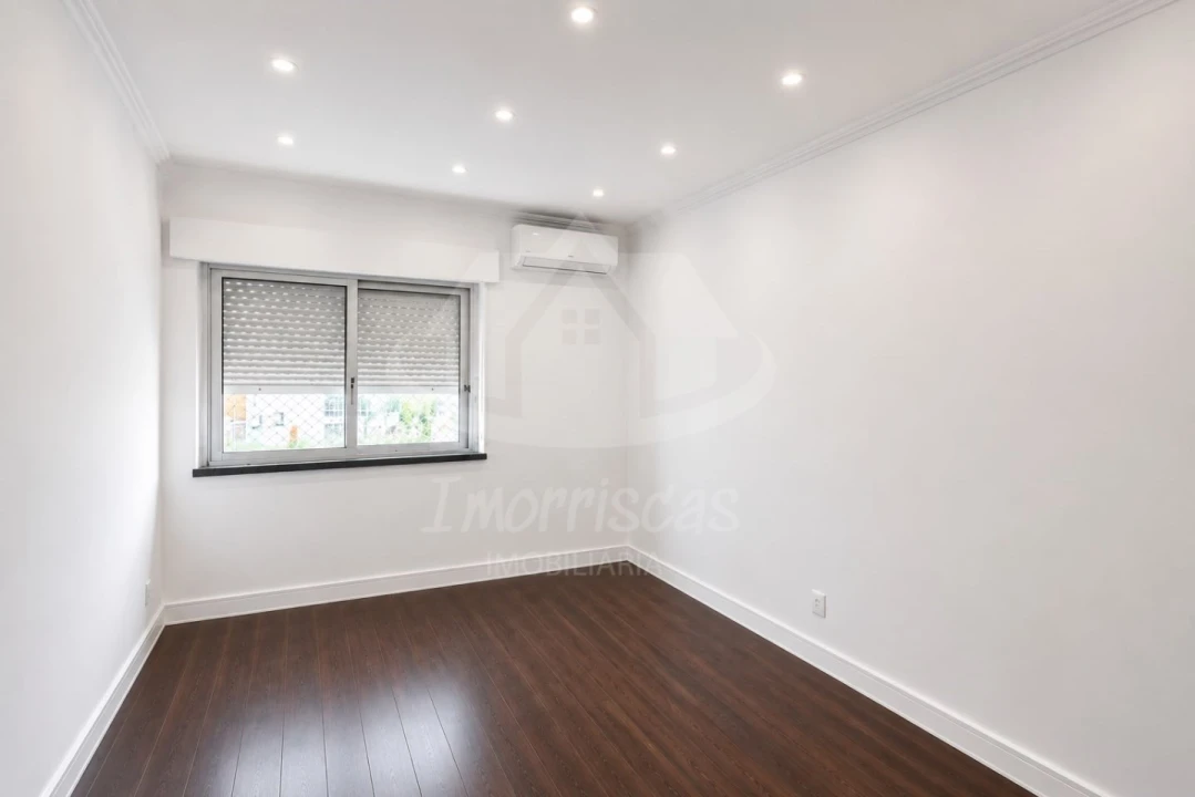Apartamento T3 para Venda em Santa Iria de Azoia, São João da Talha e Bobadela Foto 3