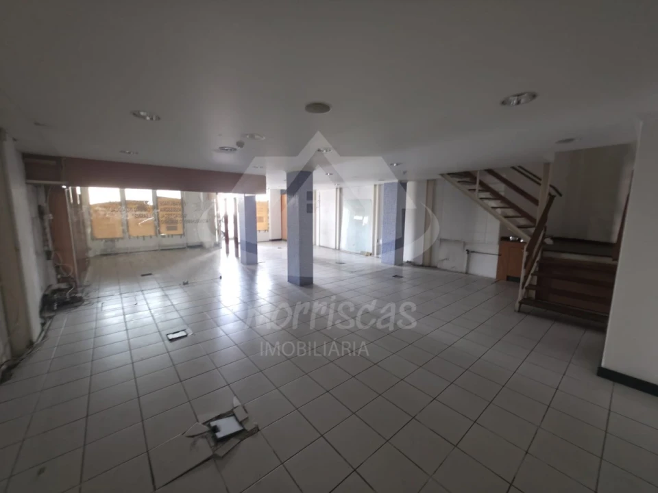 Armazém para Venda em Póvoa de Santo Adrião e Olival Basto Foto 5