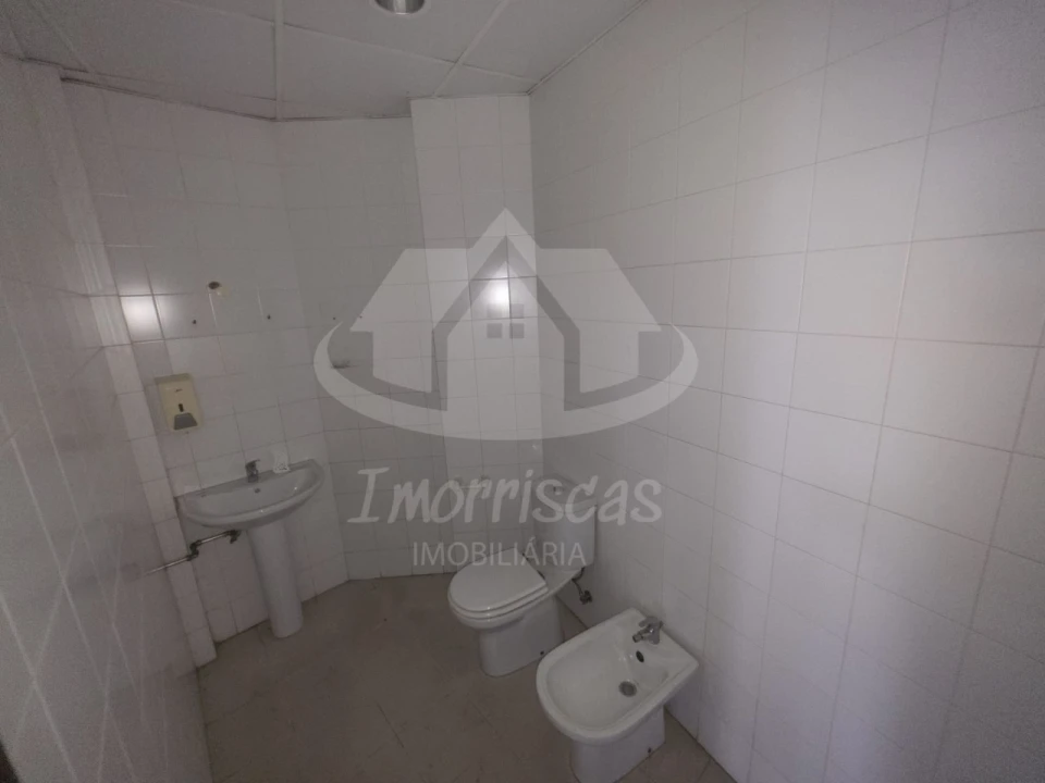 Armazém para Venda em Póvoa de Santo Adrião e Olival Basto Foto 12