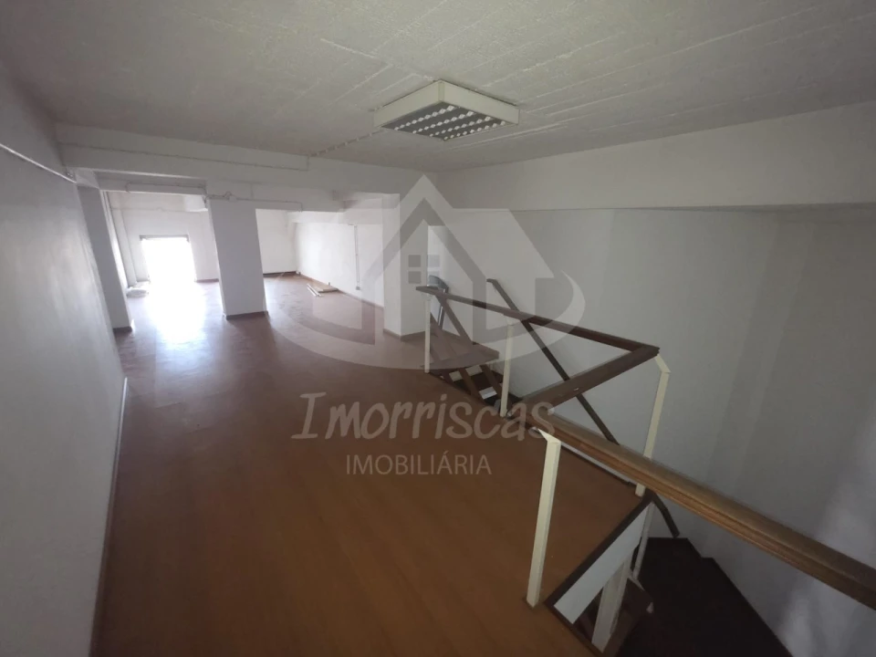 Armazém para Venda em Póvoa de Santo Adrião e Olival Basto Foto 11