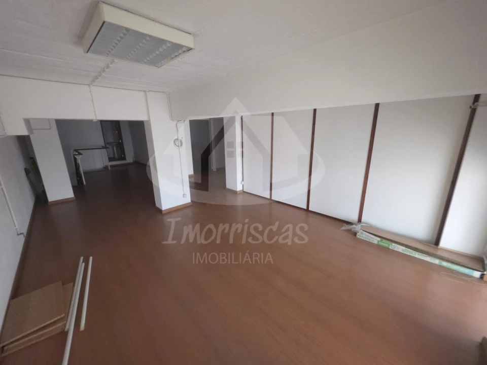 Armazém para Venda em Póvoa de Santo Adrião e Olival Basto Foto 15