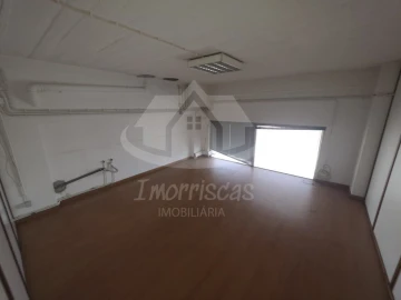 Armazém para Venda em Póvoa de Santo Adrião e Olival Basto