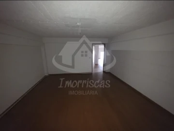 Armazém para Venda em Póvoa de Santo Adrião e Olival Basto