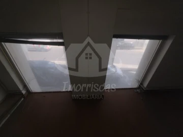 Armazém para Venda em Póvoa de Santo Adrião e Olival Basto