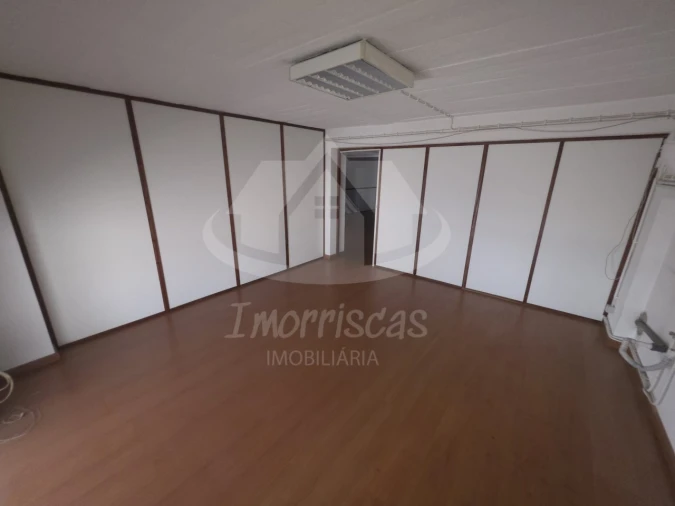 Armazém para Venda em Póvoa de Santo Adrião e Olival Basto Foto 20
