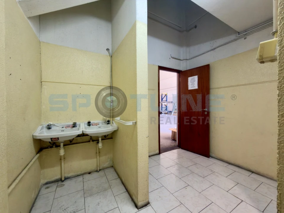 Armazém para Venda em Vialonga Foto 10
