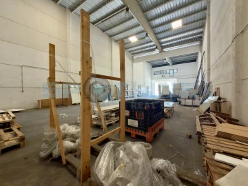Armazém para Venda em Vialonga