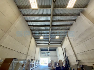 Armazém para Venda em Vialonga