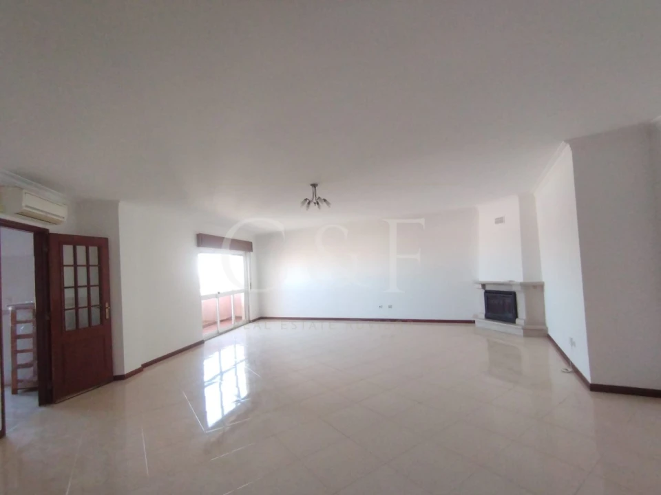 Apartamento T2 para Venda em Rio de Mouro Foto 11