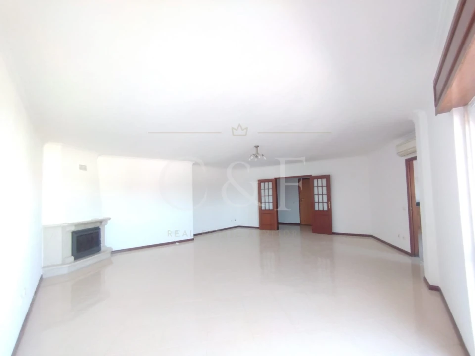Apartamento T2 para Venda em Rio de Mouro Foto 12