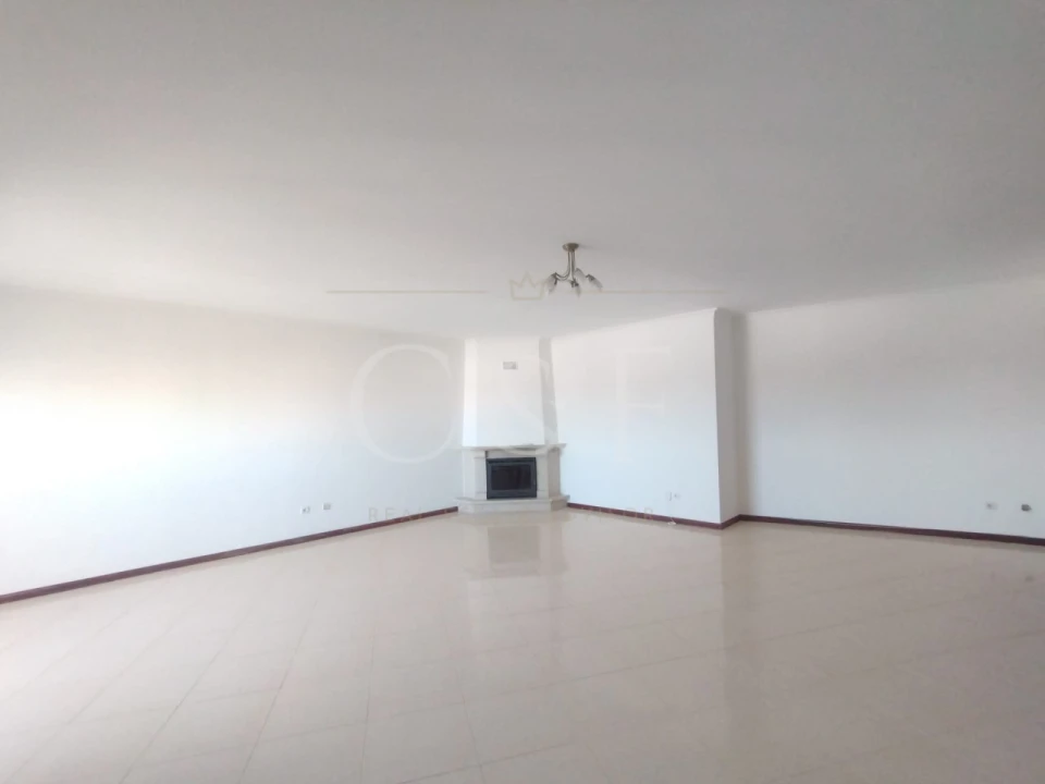 Apartamento T2 para Venda em Rio de Mouro Foto 14