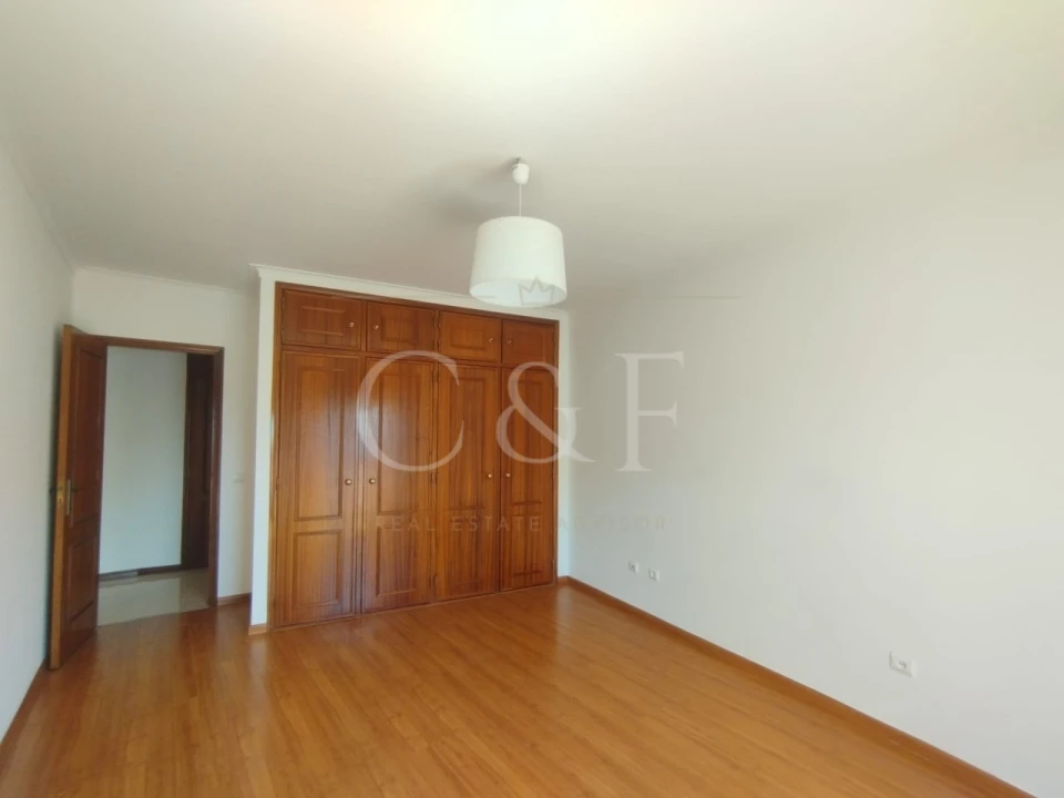 Apartamento T2 para Venda em Rio de Mouro Foto 20