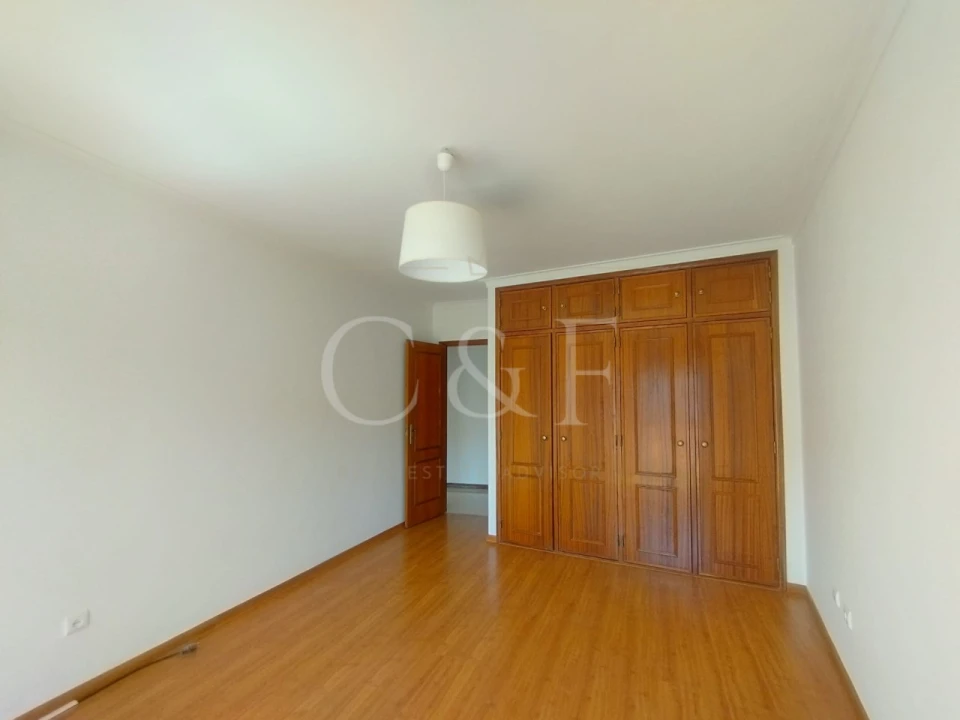 Apartamento T2 para Venda em Rio de Mouro Foto 21