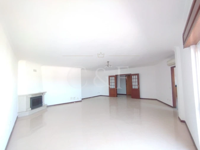 Apartamento T2 para Venda em Rio de Mouro Foto 12