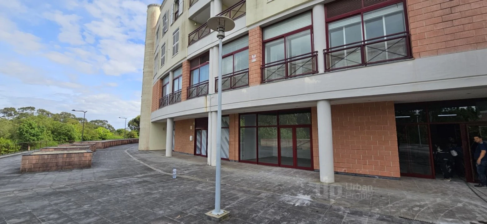 Loja para Arrendamento em Barcarena Foto 2