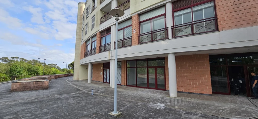 Loja para Arrendamento em Barcarena Foto 2