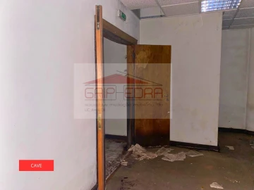 Loja para Venda em Santa Maria de Lamas