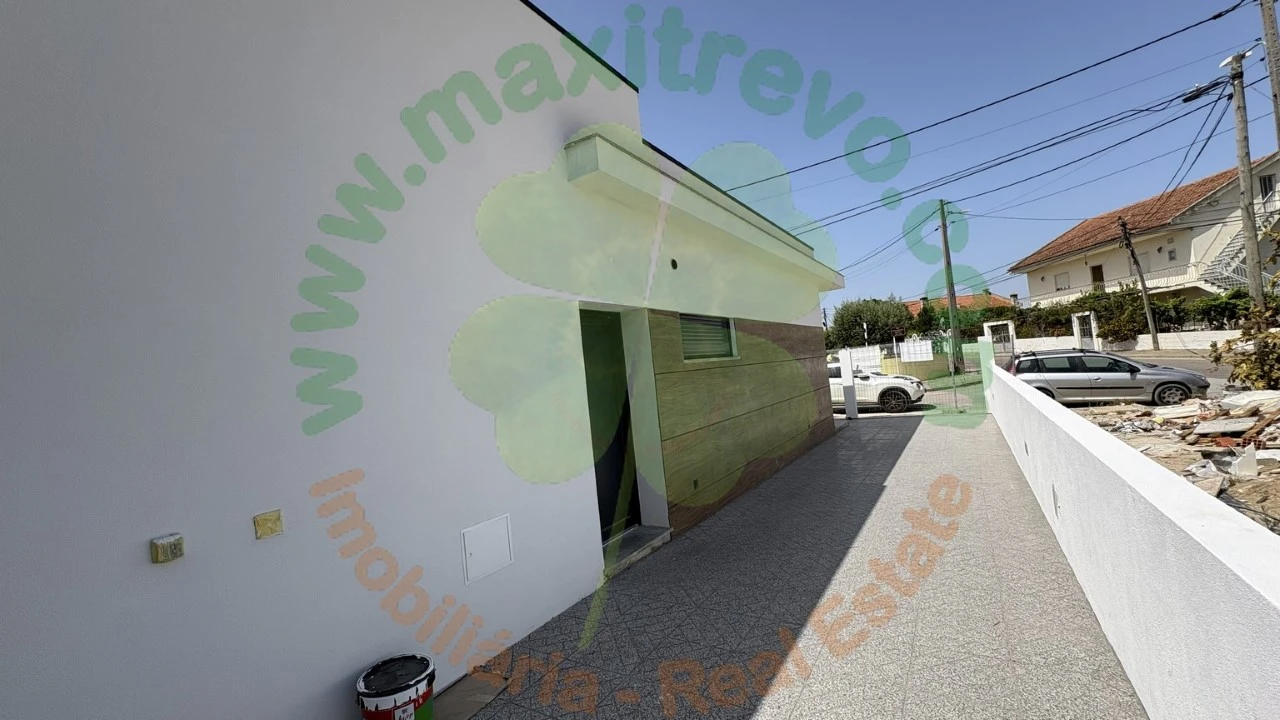 Moradia T4 para Venda em Fernao Ferro Foto 31