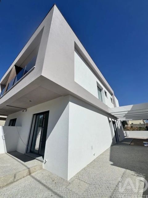 Moradia para Venda em Fernao Ferro