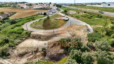Terreno para Venda em Romeira e Várzea
