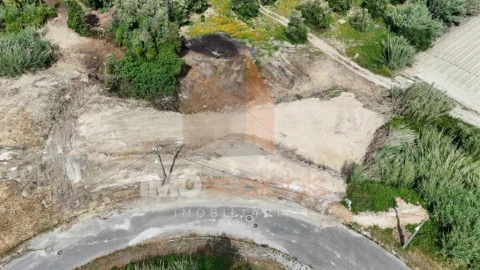 Terreno para Venda em Romeira e Várzea