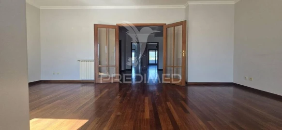 Apartamento T5 para Venda em São Vitor (Braga)