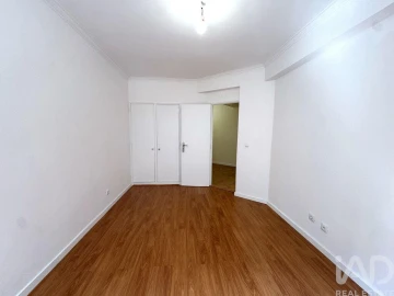 Apartamento T3 para Venda em Algueirão-Mem Martins