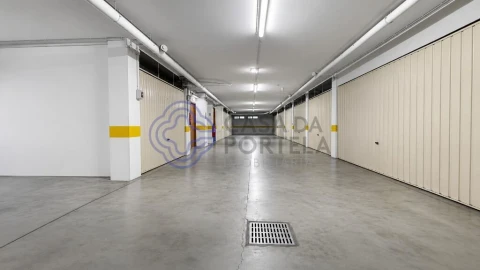 Apartamento T2 para Venda em Póvoa de Varzim, Beiriz e Argivai