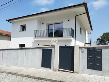 Apartamento T2 para Arrendamento em Viatodos, Grimancelos, Minhotães, Monte Fralães