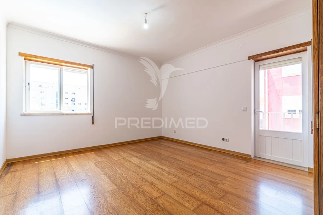 Apartamento T3 para Venda em Sines Foto 11