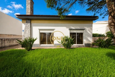Moradia T3 para Venda em Rosto do Cão (São Roque)