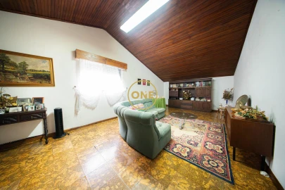 Moradia T3 para Venda em Rosto do Cão (São Roque)