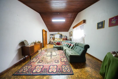 Moradia T3 para Venda em Rosto do Cão (São Roque)