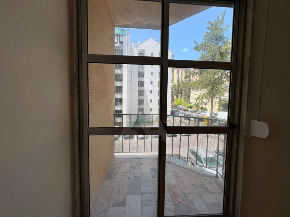 Apartamento T2 para Venda em Algueirão-Mem Martins Foto 3