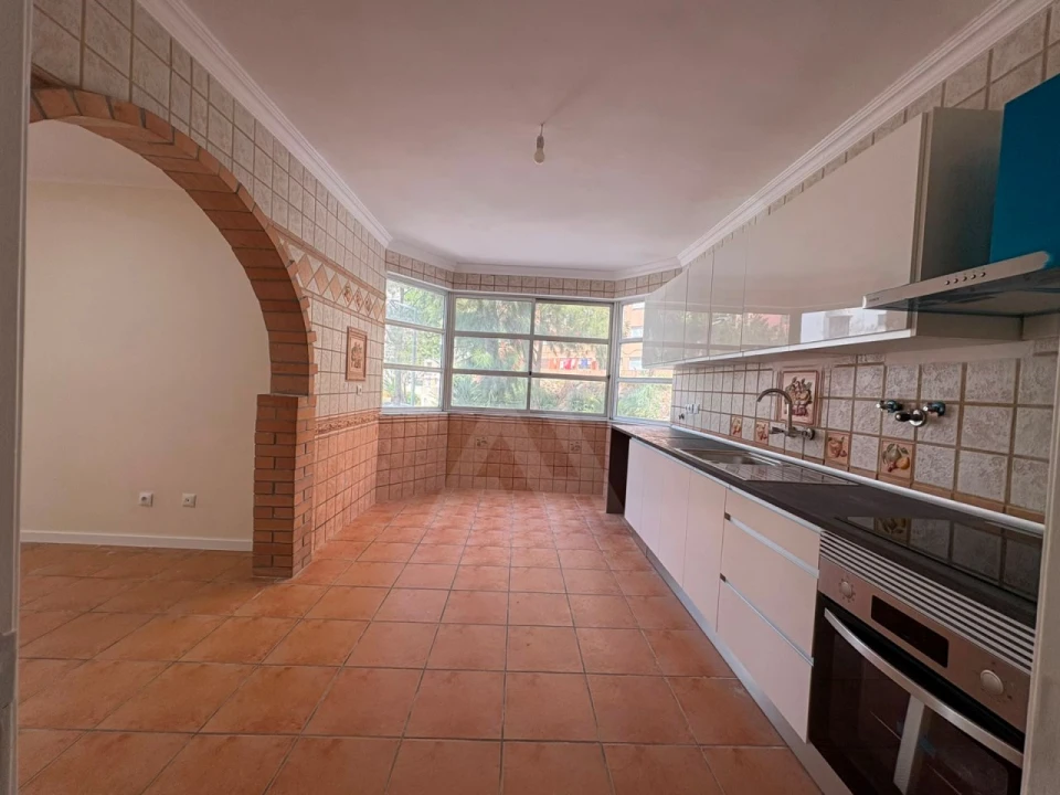 Apartamento T2 para Venda em Algueirão-Mem Martins Foto 4