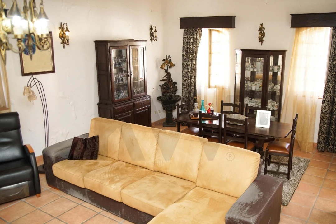 Moradia T5 para Venda em Alagoa Foto 4