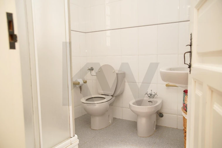 Moradia T5 para Venda em Alagoa Foto 18