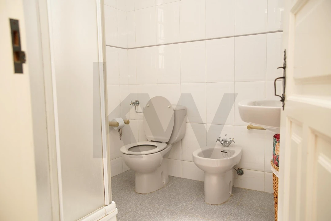 Moradia T5 para Venda em Alagoa Foto 18