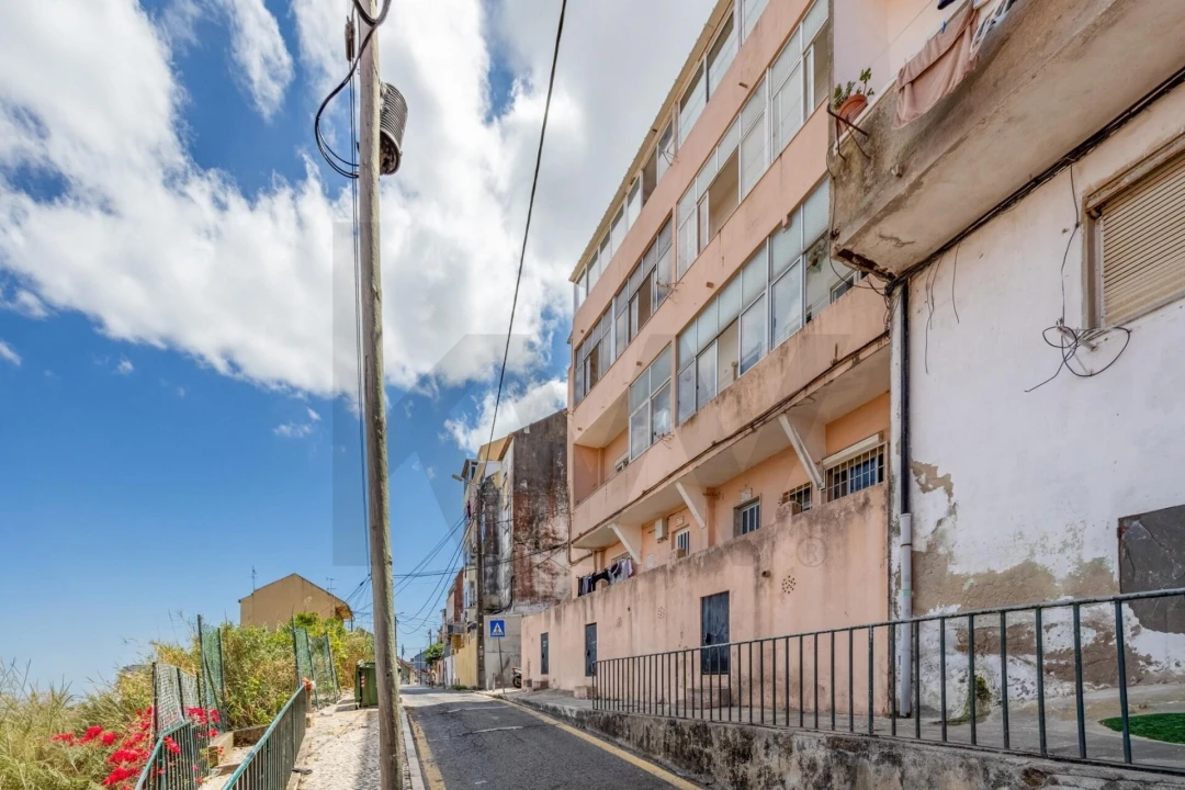 Prédio para Venda em Encosta do Sol Foto 2