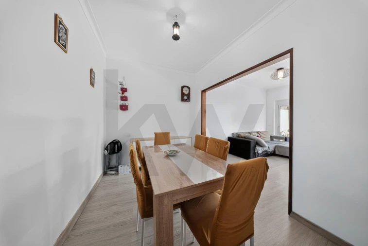 Apartamento T2 para Venda em Amora Foto 2