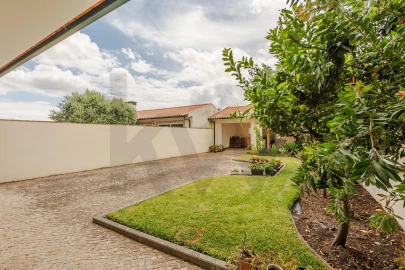 Moradia T4 para Venda em Oliveira do Bairro