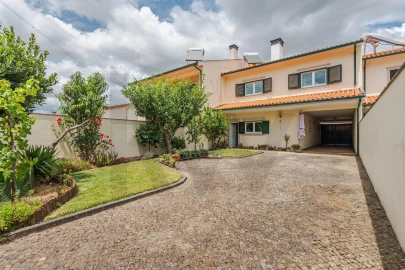 Moradia T4 para Venda em Oliveira do Bairro