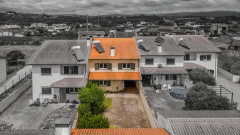 Moradia T4 para Venda em Oliveira do Bairro