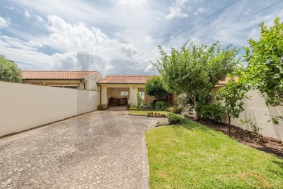 Moradia T4 para Venda em Oliveira do Bairro