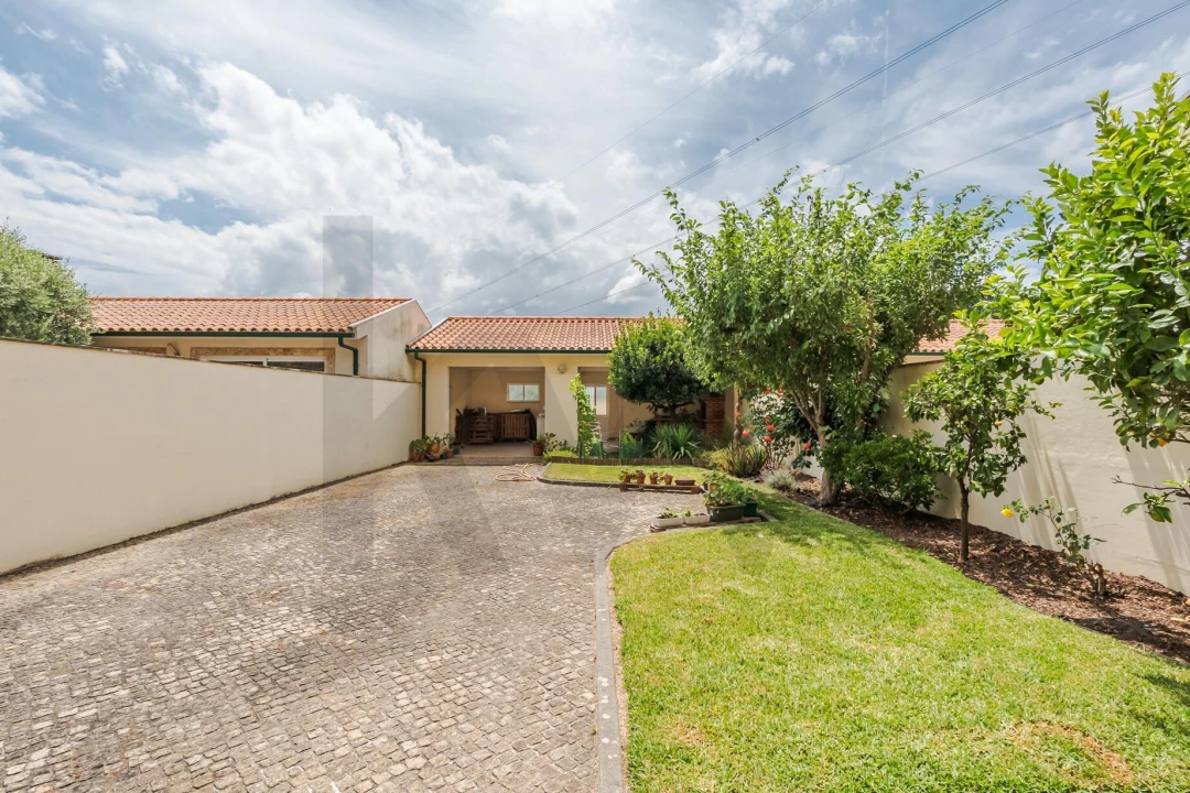Moradia T4 para Venda em Oliveira do Bairro Foto 48